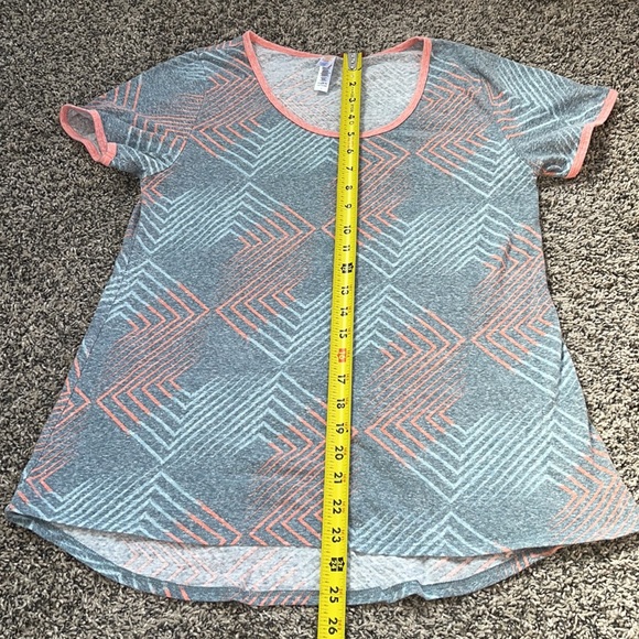 Womens LuLaRoe shirt size small - Picture 9 of 13